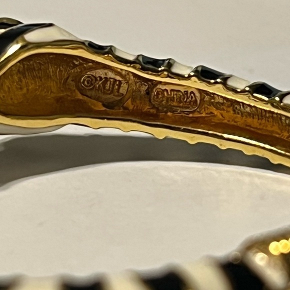 Vintage KJL Kenneth Jay Lane Zebra Enamel Striped Gold tone Bangle Cuff Bracelet - Picture 4 of 7